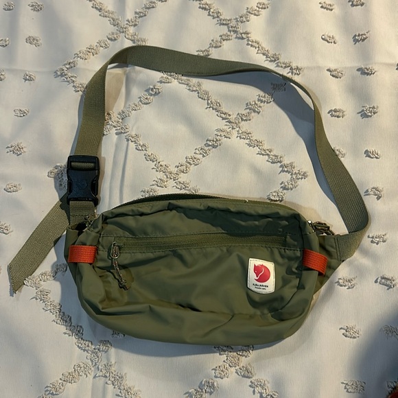 Fjallraven size pouch bag women’s or men’s - Picture 1 of 3